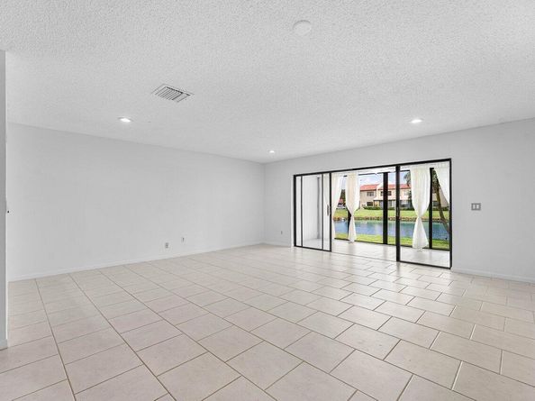 8566 Casa  Del Lago 47 F, Boca Raton FL 33433