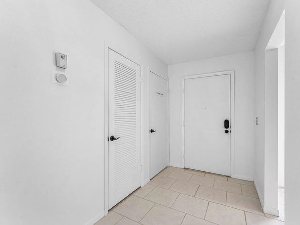 8566 Casa  Del Lago 47 F, Boca Raton FL 33433