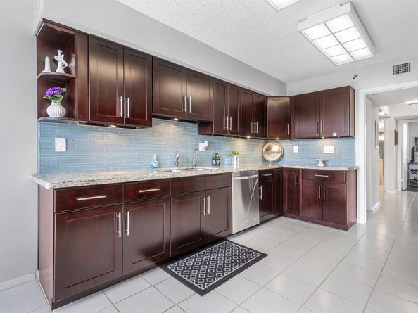 7572 Regency Lake Drive 401, Boca Raton FL 33433