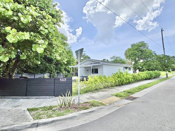 917 Market Street, West Palm Beach FL 33401