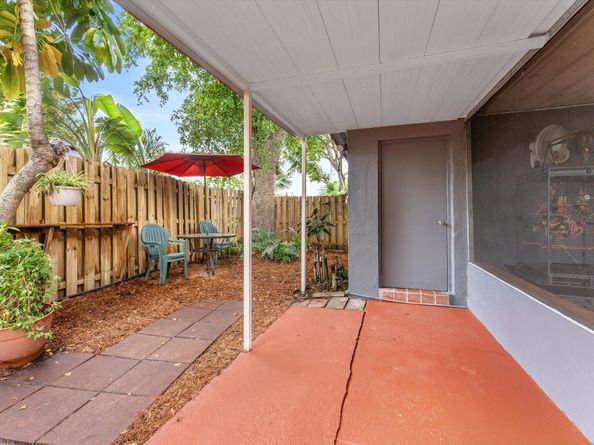 1428 E River Dr, Margate FL 33063