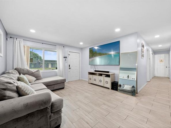 421 W 33 Street, West Palm Beach FL 33404