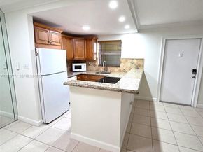 2400 NE 10th Street 104, Pompano Beach FL 33062