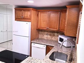 2400 NE 10th Street 104, Pompano Beach FL 33062