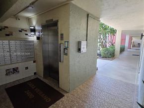 2400 NE 10th Street 104, Pompano Beach FL 33062