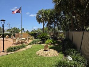 2400 NE 10th Street 104, Pompano Beach FL 33062