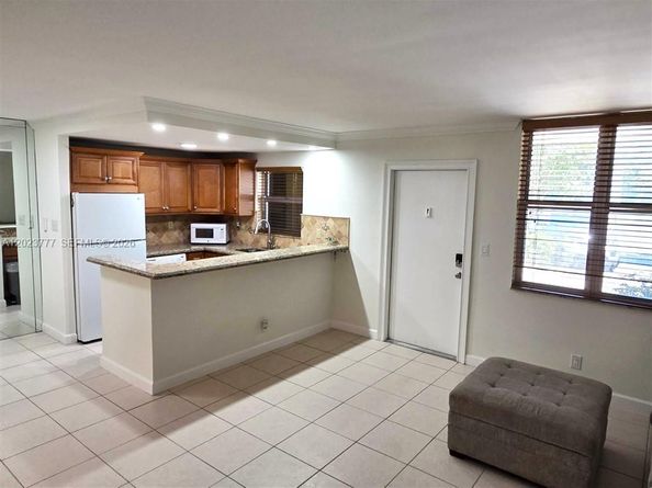 2400 NE 10th Street 104, Pompano Beach FL 33062