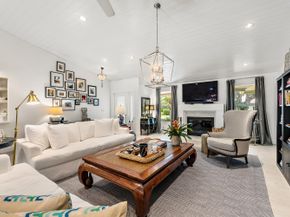 10 Bentwood Road, Palm Beach Gardens FL 33418