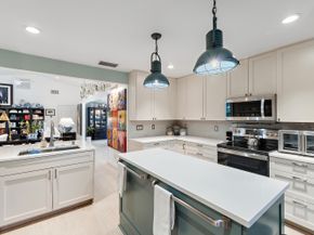 10 Bentwood Road, Palm Beach Gardens FL 33418
