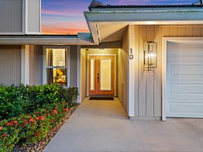 10 Bentwood Road, Palm Beach Gardens FL 33418