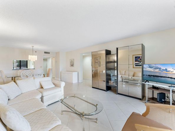 7260 Kinghurst Drive 205, Delray Beach FL 33446