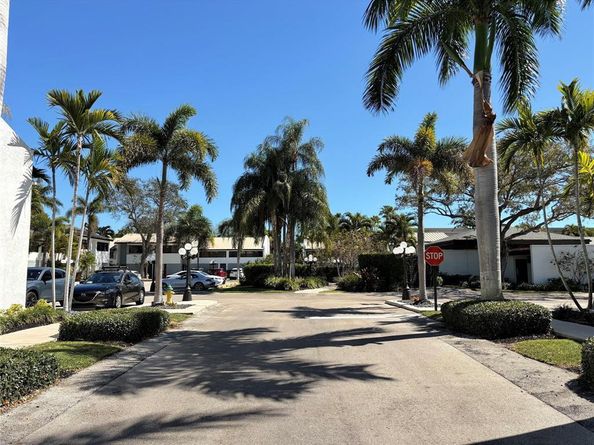 3900 NE 18th Avenue 40h, Oakland Park FL 33334