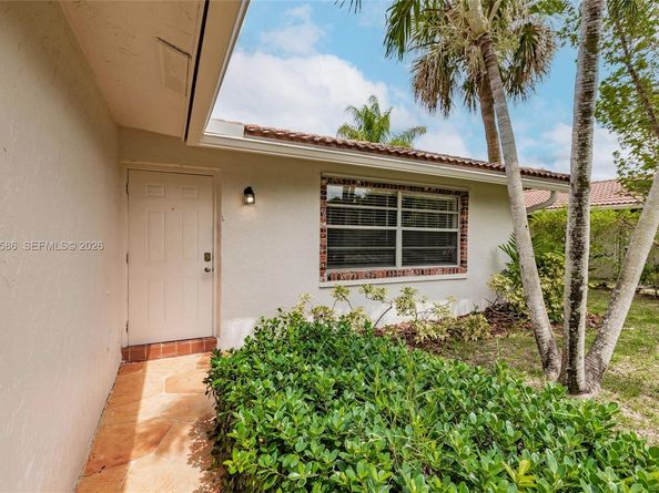 827 NW 87th Avenue, Coral Springs FL 33071