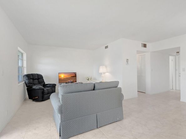 5501 NW 2nd Ave 302, Boca Raton FL 33487