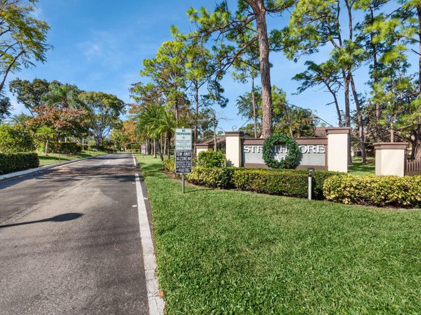 193 Mastic Tree Court, Royal Palm Beach FL 33411