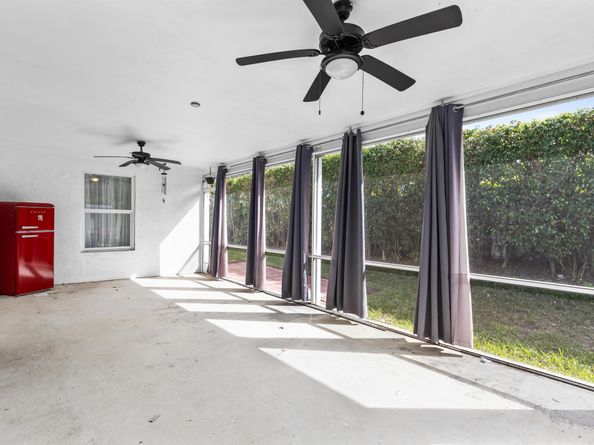 2300 SW 21st Way, Boynton Beach FL 33426