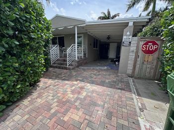 824 NE 17th Ct