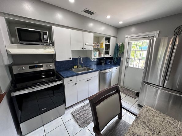 824 NE 17th Ct, Fort Lauderdale FL 33305