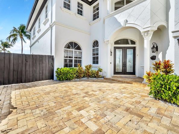 1261 NE 27th Way, Pompano Beach FL 33062