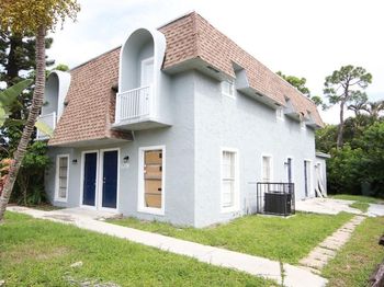 579 NW 41st St