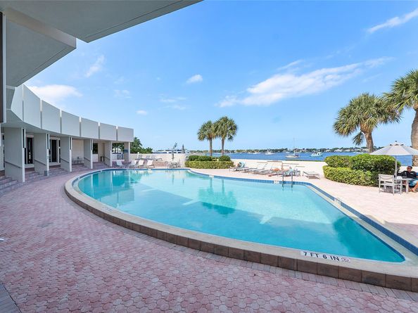 136 Lakeshore Dr 10, North Palm Beach FL 33408