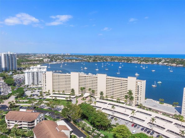 136 Lakeshore Dr 10, North Palm Beach FL 33408