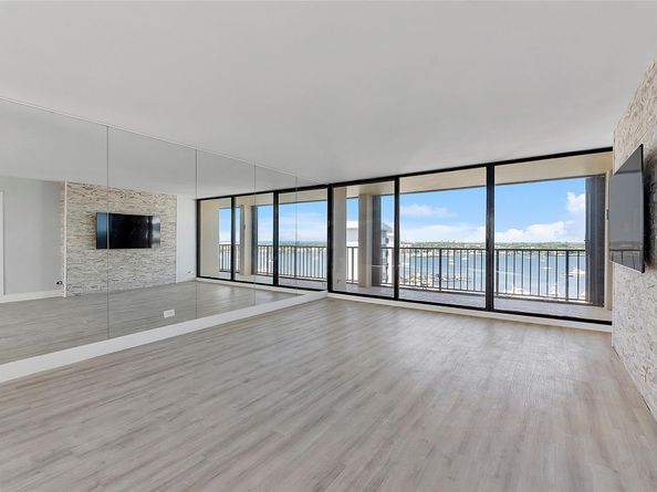 136 Lakeshore Dr 10, North Palm Beach FL 33408