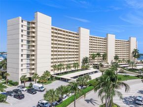 136 Lakeshore Dr 10, North Palm Beach FL 33408