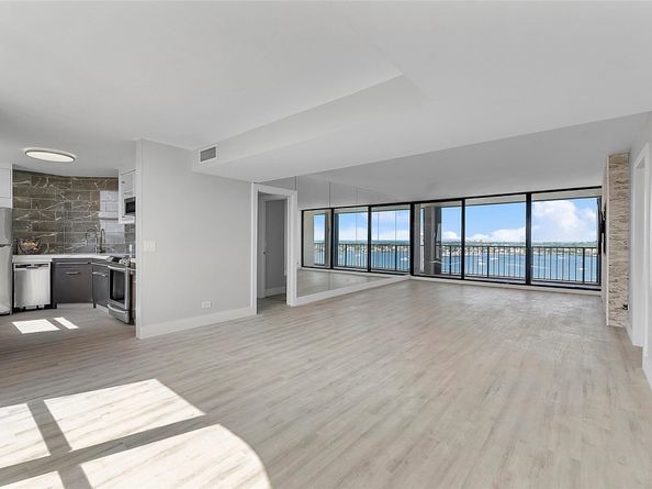 136 Lakeshore Dr 10, North Palm Beach FL 33408