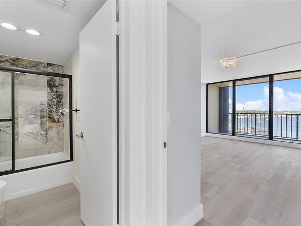 136 Lakeshore Dr 10, North Palm Beach FL 33408