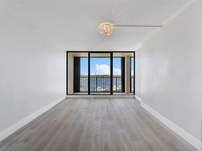 136 Lakeshore Dr 10, North Palm Beach FL 33408