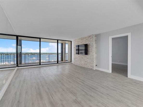 136 Lakeshore Dr 10, North Palm Beach FL 33408