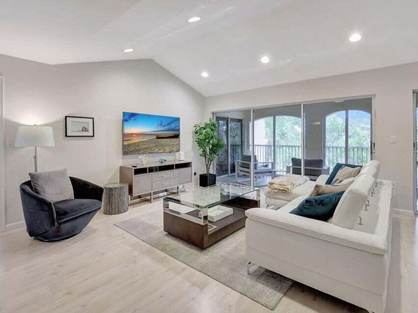 7370 Orangewood Lane 305, Boca Raton FL 33433