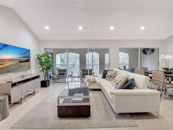 7370 Orangewood Lane 305, Boca Raton FL 33433