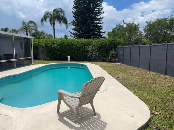5813 NW 18th Ct, Margate FL 33063