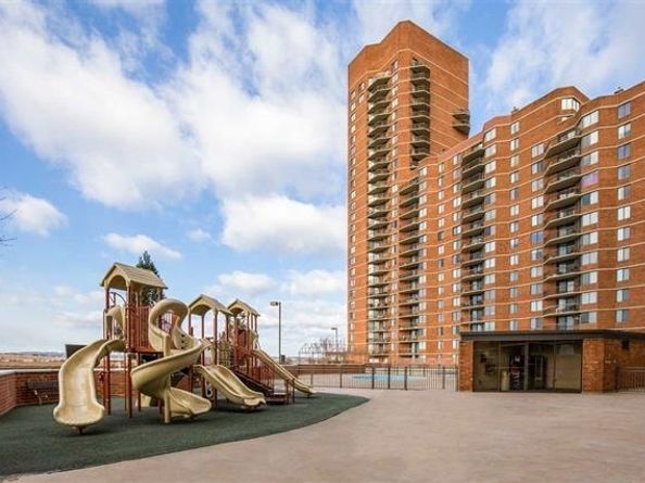 320 Harmon Cove Tower 320, Secaucus NJ 07094