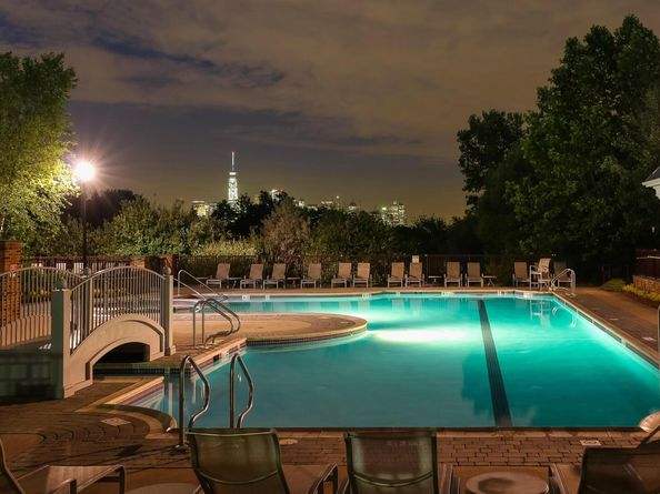 15 Enterprise Ct 211, Jersey City NJ 07305