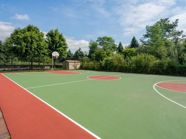 15 Enterprise Ct 211, Jersey City NJ 07305