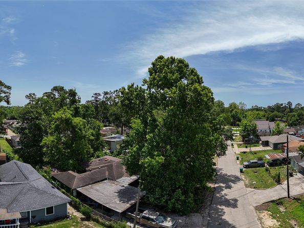 6706 Greenhurst Street, Houston TX 77091