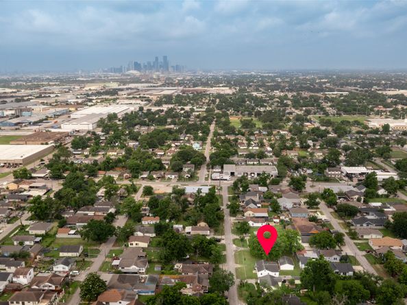 7009 Tuck Street, Houston TX 77020