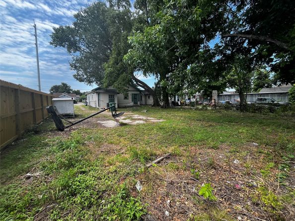 6015 Brady Street, Houston TX 77011