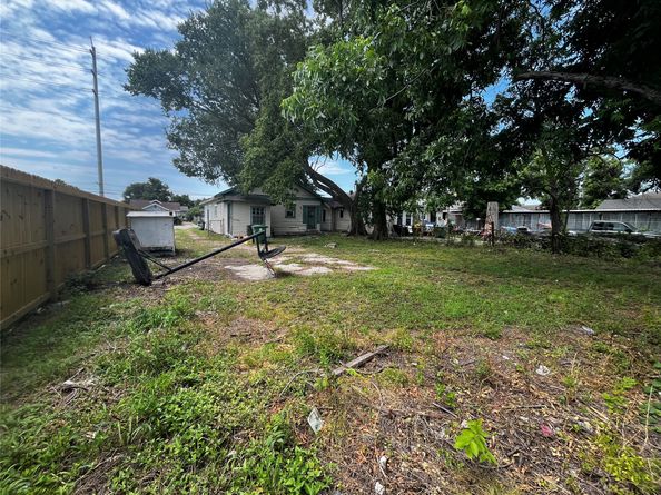 6015 Brady Street, Houston TX 77011