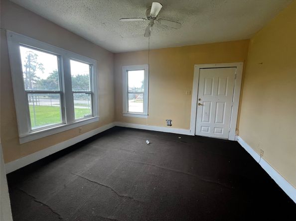 6015 Brady Street, Houston TX 77011