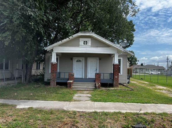 6015 Brady Street, Houston TX 77011