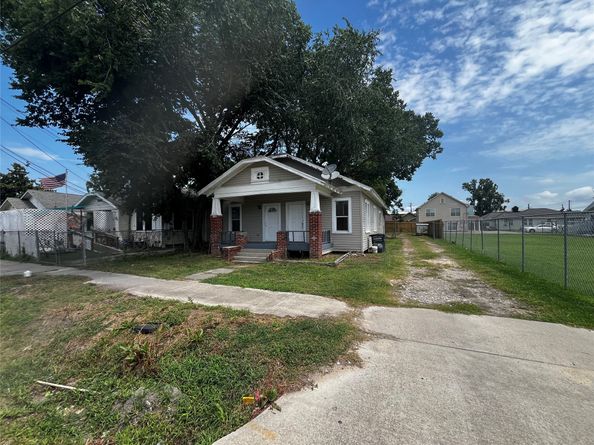 6015 Brady Street, Houston TX 77011