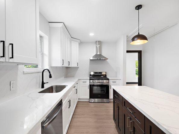 3237 Winbern Street, Houston TX 77004
