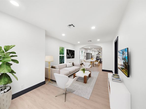 3237 Winbern Street, Houston TX 77004