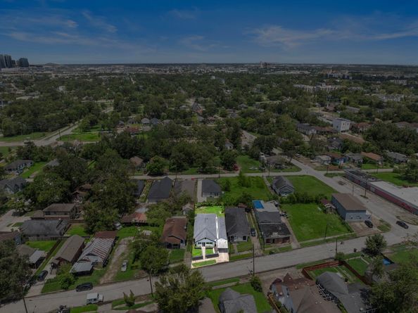3237 Winbern Street, Houston TX 77004