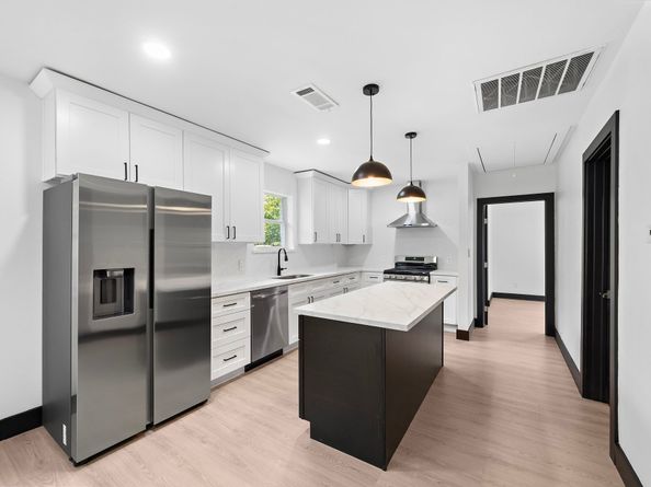 3237 Winbern Street, Houston TX 77004