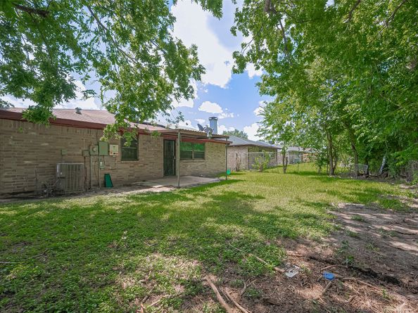 12818 Redfern Drive, Houston TX 77048